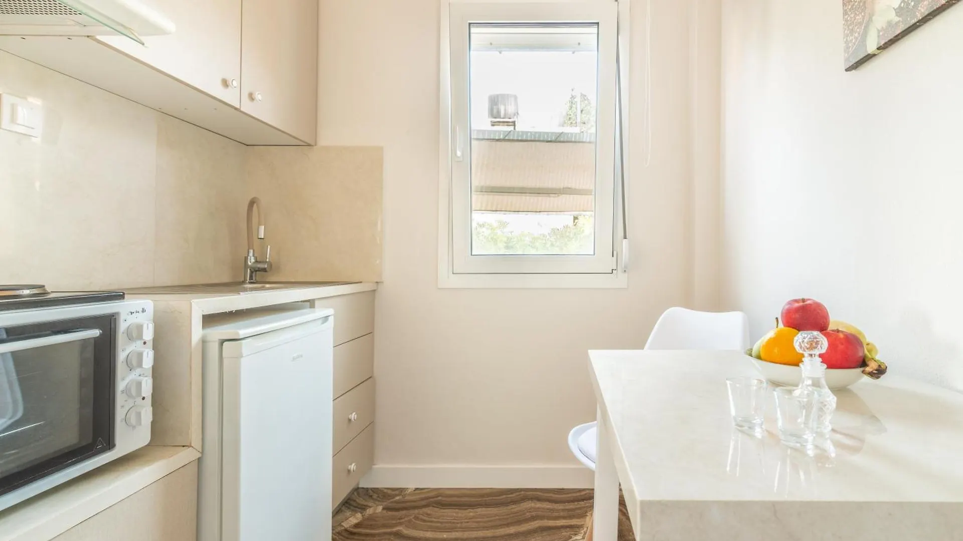 Stylish Apartment Near The Beach With Parking Gazi Greece